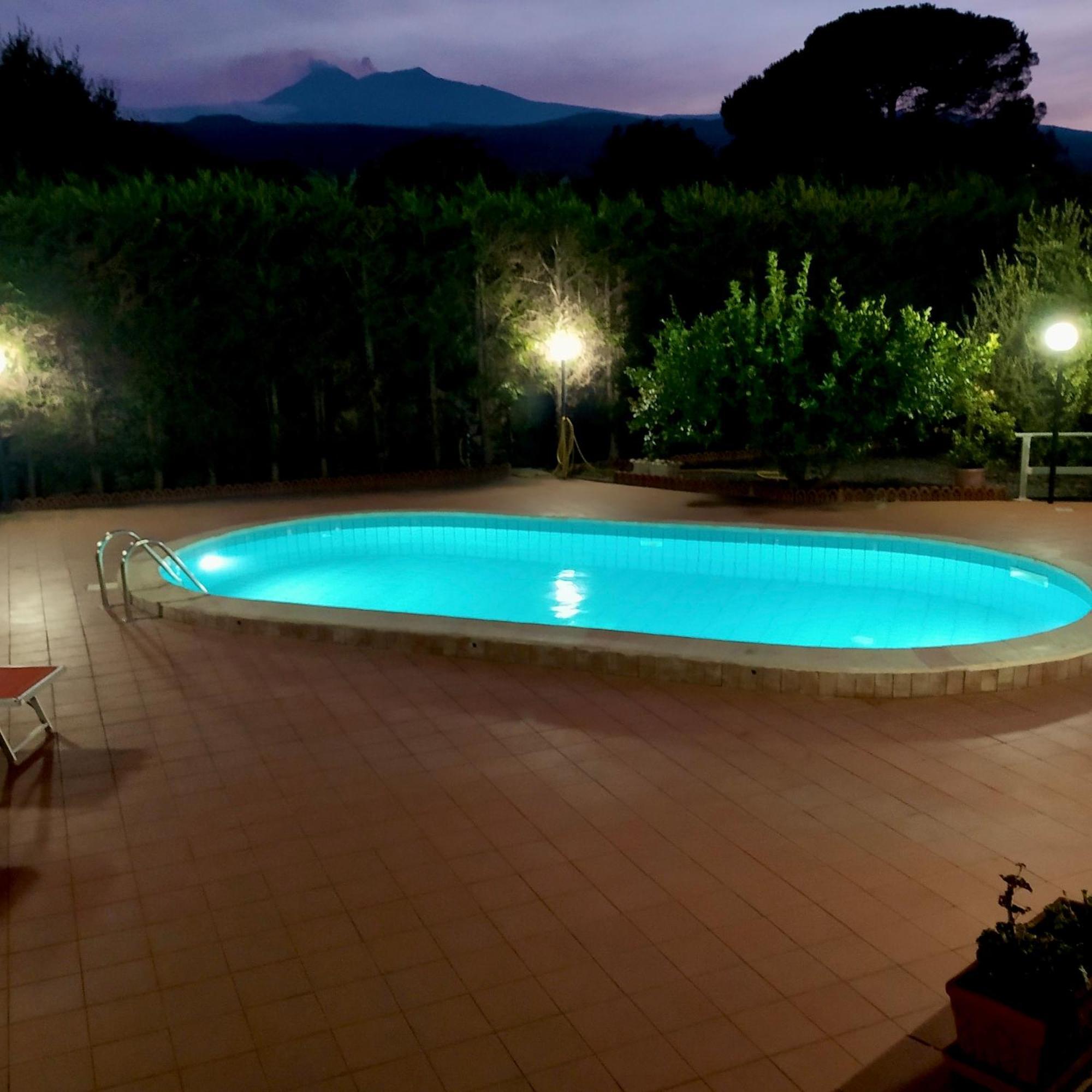 Villa Melany Casa Vacanza 皮耶迪蒙泰埃特内奥 外观 照片