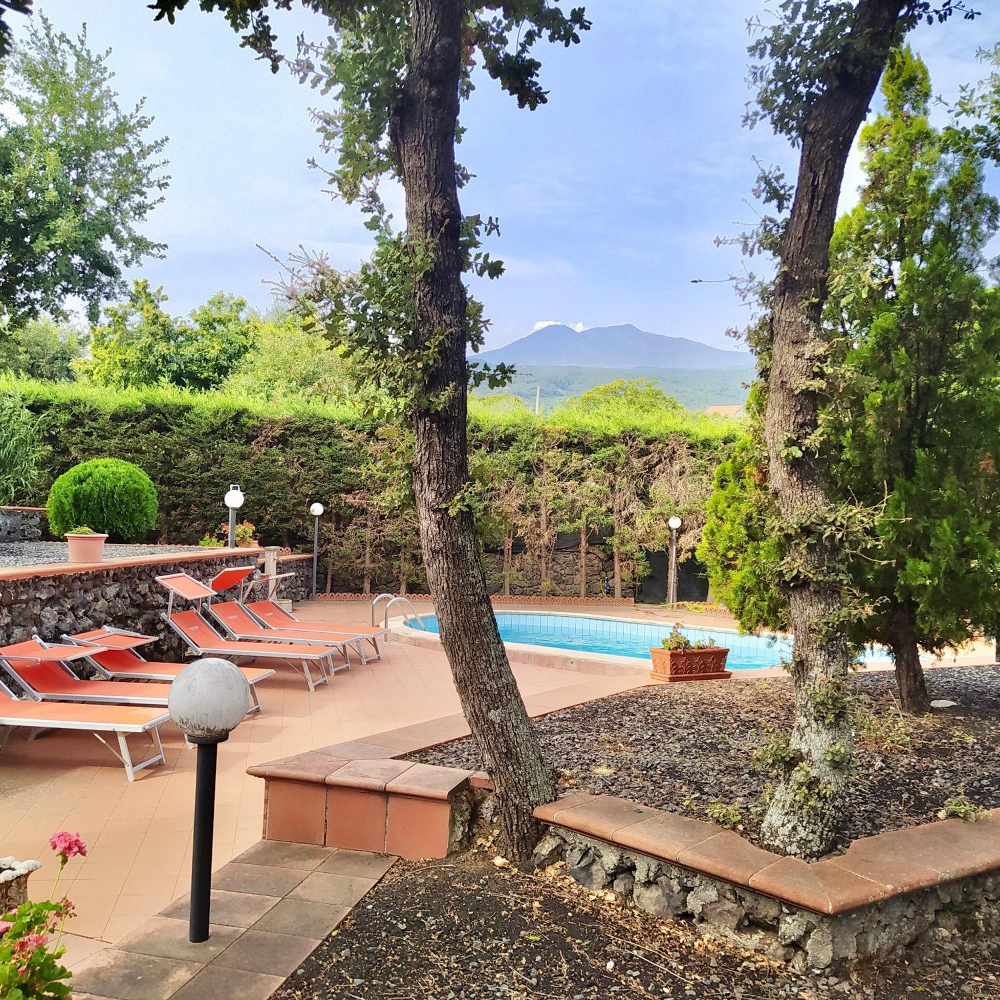 Villa Melany Casa Vacanza 皮耶迪蒙泰埃特内奥 外观 照片