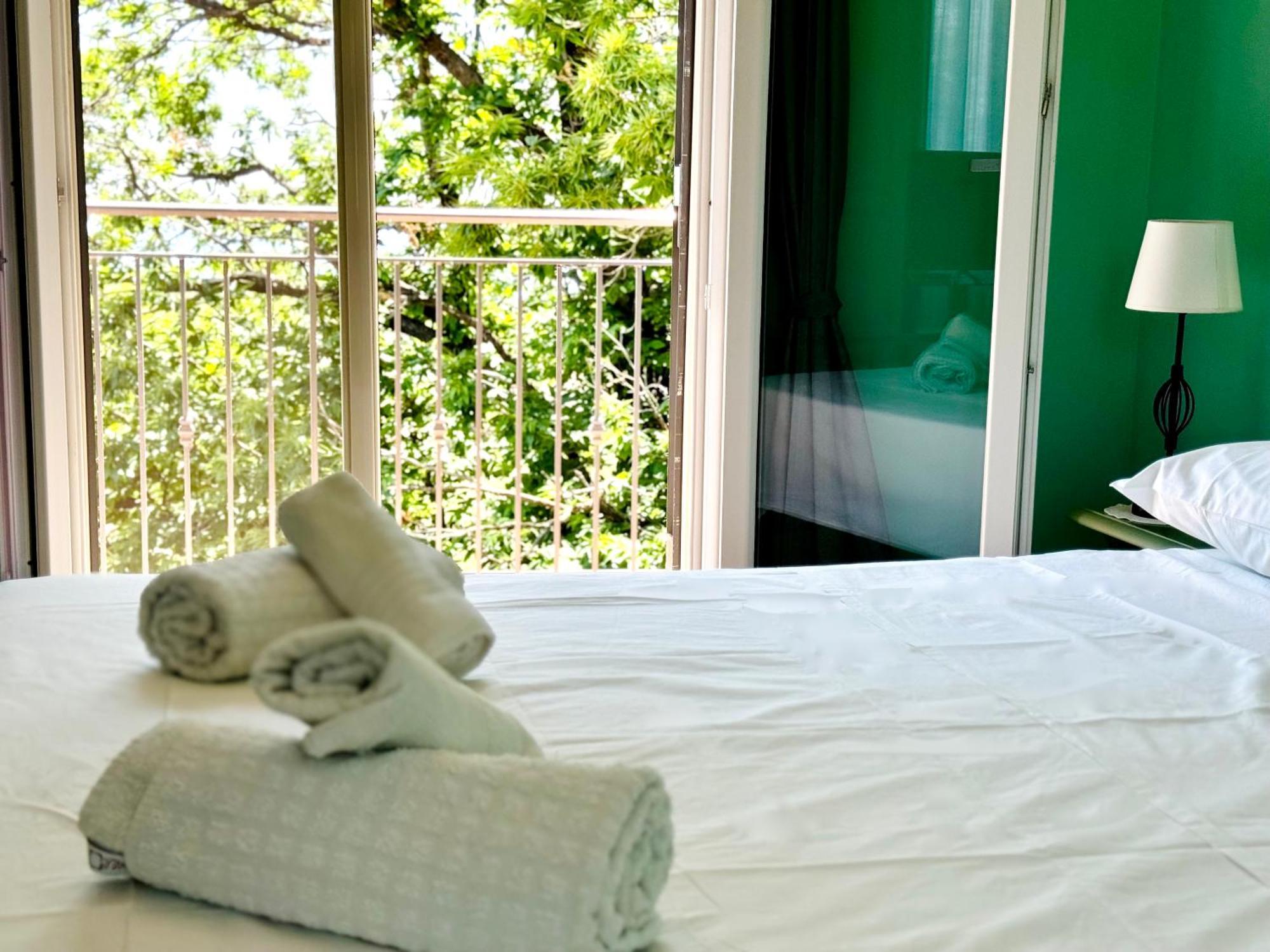 Villa Melany Casa Vacanza 皮耶迪蒙泰埃特内奥 外观 照片